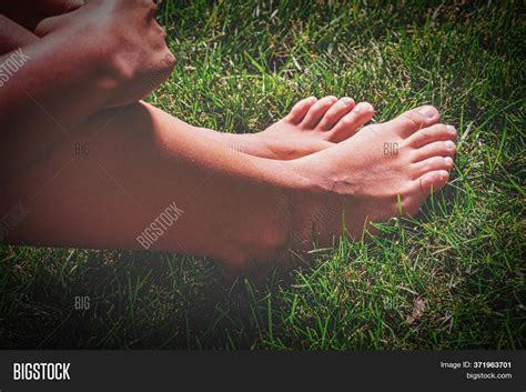 Free Bare Feet Teen Girl Photos .